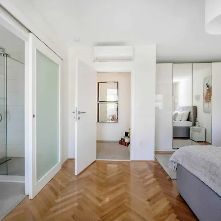 Elegant Tranquil Okrug Gornji