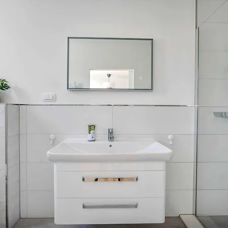 Elegant Tranquil Okrug Gornji Apartment Trogir