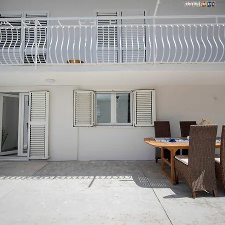 Elegant Tranquil Okrug Gornji Apartment Trogir