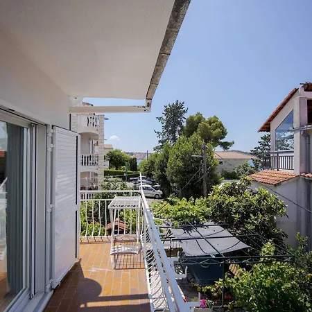Elegant Tranquil Okrug Gornji Apartment Trogir