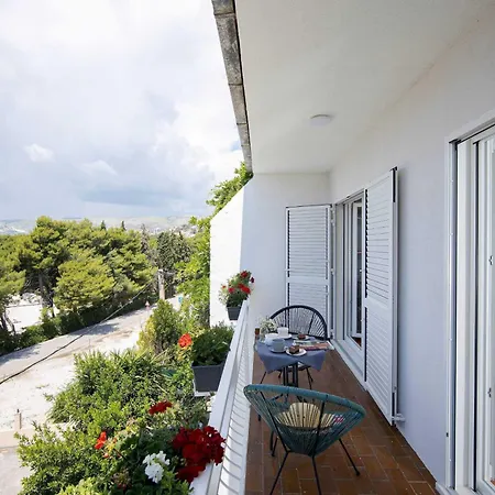 Elegant Tranquil Okrug Gornji Apartment